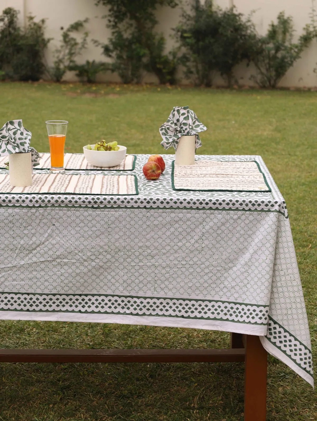 Abstract Leaf Green and White Table Cover