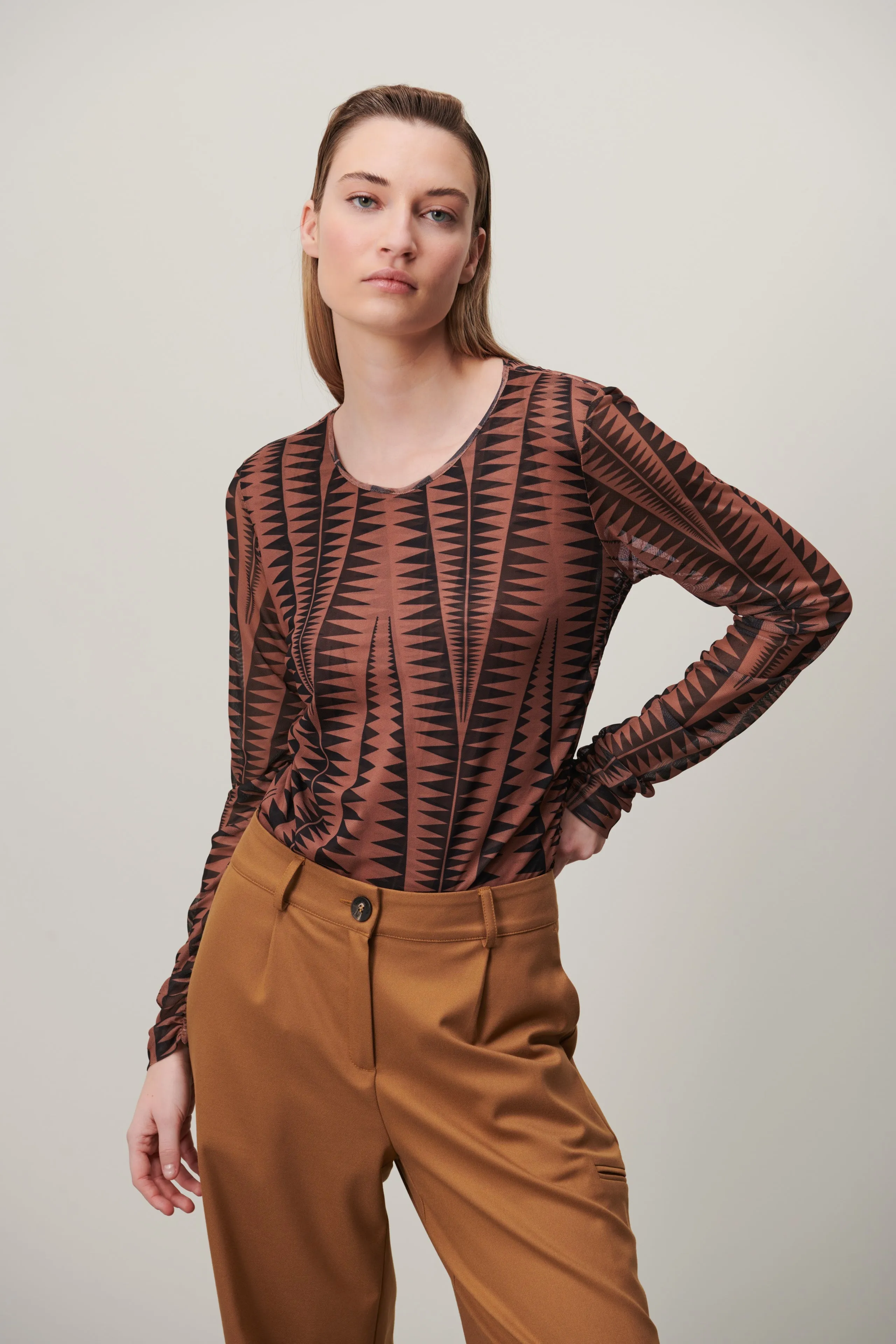 Gio Top | Brown Black