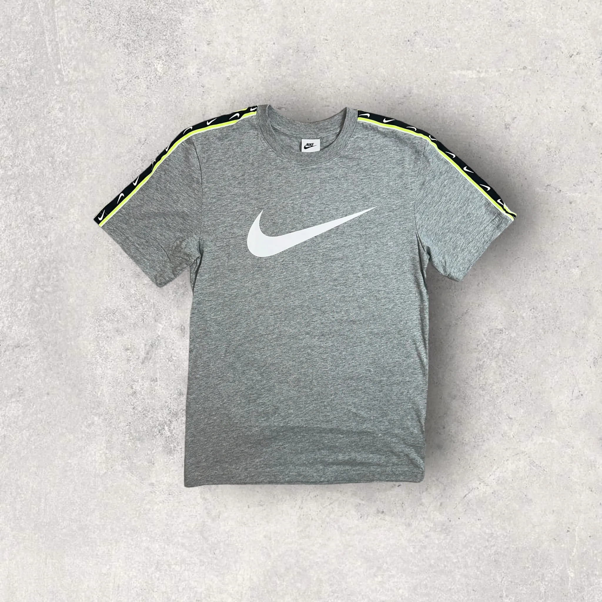 NIKE REPEAT T-SHIRT/SHORT SET - GREY/VOLT