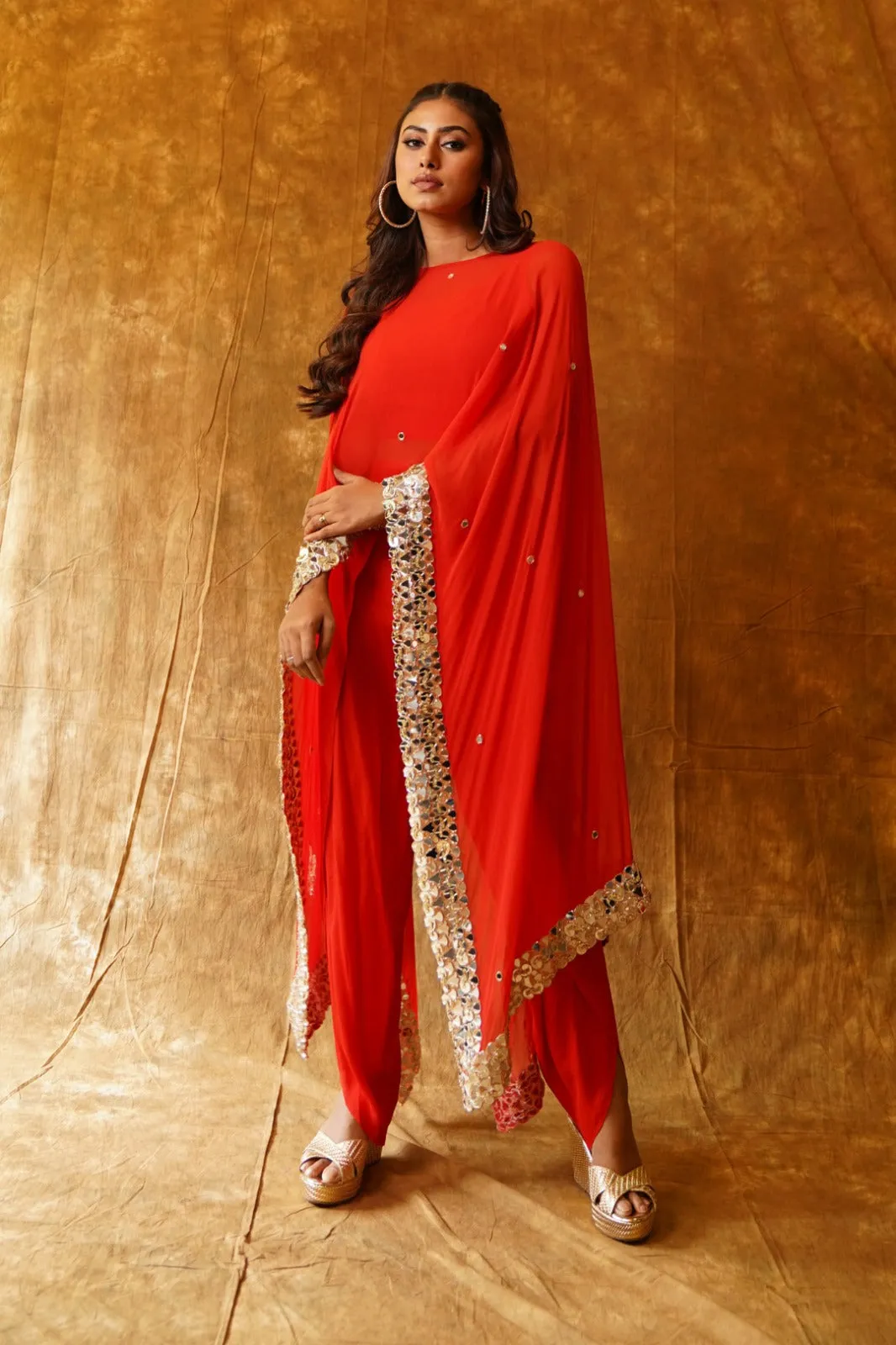 Red dupatta cape in georgette and inner with overlap dhoti